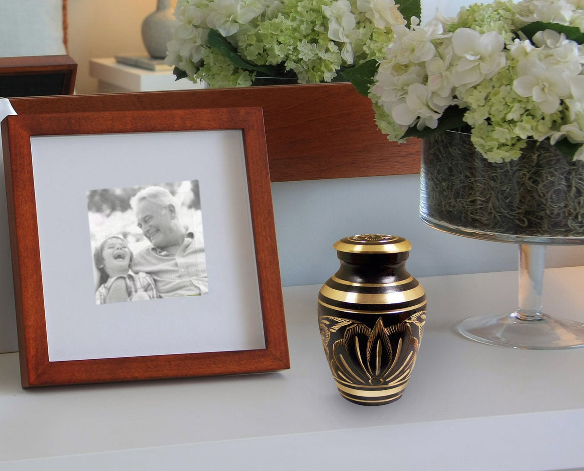 Commemorative Cremation Urns Black Majestic Radiance Cremation Urn